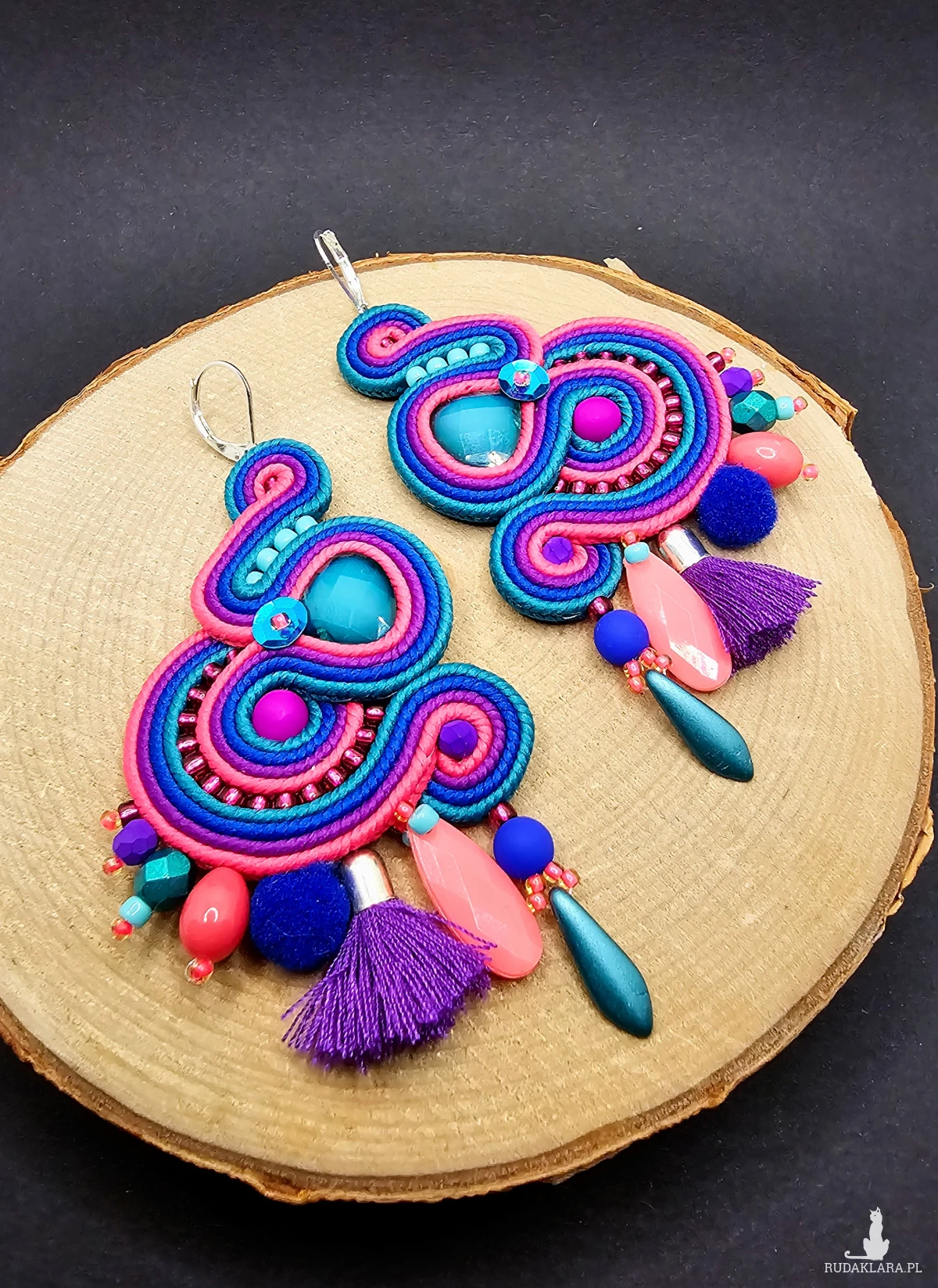 Kolorowe kolczyki sutasz z chwostami